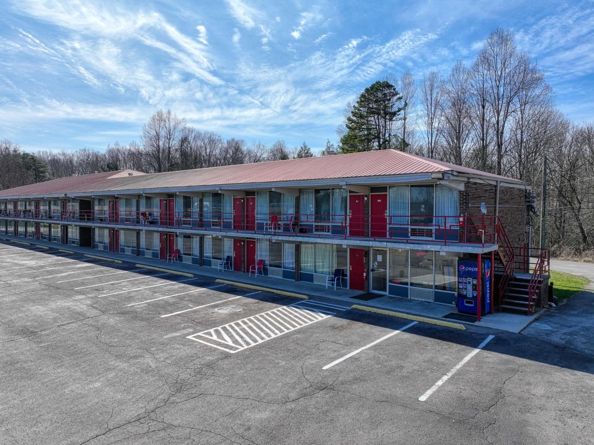 Americas Best Value Inn Stearns, Ky Екстериор снимка